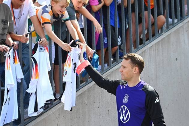 Goalkeeper Manuel NEUER GER with fans,soccer fans public training, German national soccer team,training camp in Herzogenaurach on 10 06 2024