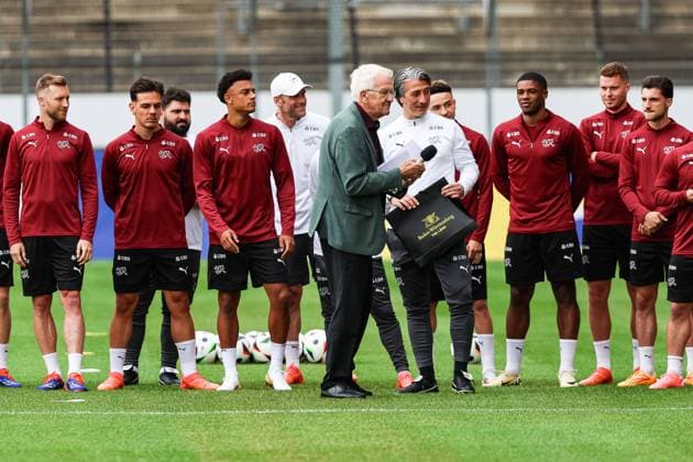 Winfried Kretschmann and Murat Yakin Swiss, Switzerland, Coach, Trainer GER, Training Football Mens National Team Switzerland, Swiss, UEFA European Football Championship 2024 DFB DFL REGULATIONS PROHIBIT ANY USE OF PHOTOGRAPHS AS IMAGE SEQUENCES AND OR QUASI VIDEO GER, Training Football Mens National Team Switzerland, Swiss, UEFA European Football Championship 2024 Stuttgart Copyright: xEibner-Pressefoto RogerxBuerkex EP