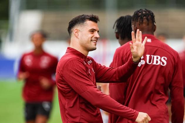 Granit Xhaka Swiss, Switzerland welcomes the fans GER, Training Football Mens National Team Switzerland, Swiss, UEFA European Football Championship 2024 DFB DFL REGULATIONS PROHIBIT ANY USE OF PHOTOGRAPHS AS IMAGE SEQUENCES AND OR QUASI VIDEO GER, Training Football Mens National Team Switzerland, Swiss, UEFA European Football Championship 2024 Stuttgart Copyright: xEibner-Pressefoto RogerxBuerkex EP