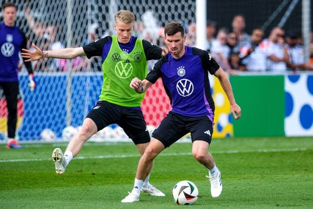 Chris Fuehrich Germany , 11 in duel with Pascal Groß Germany , 05 , GER, DFB, Public training, Football mens national team Germany, UEFA European Football Championship 2024, Herzogenaurach 10 06 2024 GER, DFB, Public training, Football mens national team Germany, UEFA European Football Championship 2024, Herzogenaurach 10 06 2024 Herzogenaurach Copyright: xEibner-Pressefoto FlorianxWieganx EP_FWD