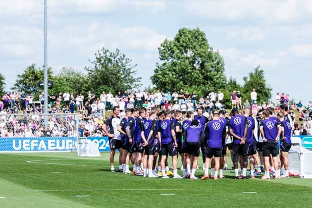 Training camp preparation UEFA EURO 2024 Germany 10 06 2024 Team circle, meeting at the start of training Training camp preparation UEFA EURO 2024 Germany Public training Adi Dassler Stadium, Herzogenaurach on 10 06 2024 Copyright: xBEAUTIFULxSPORTS Wunderlx