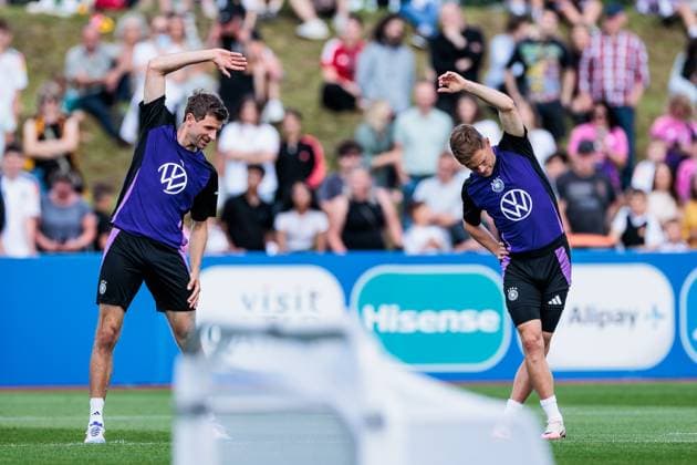 Training camp preparation UEFA EURO 2024 Germany 10 06 2024 Thomas Müller Germany, 13 and Joshua Kimmich Germany, 6 stretch Training camp preparation UEFA EURO 2024 Germany Public training Adi Dassler Stadium, Herzogenaurach on 10 06 2024 Copyright: xBEAUTIFULxSPORTS Wunderlx
