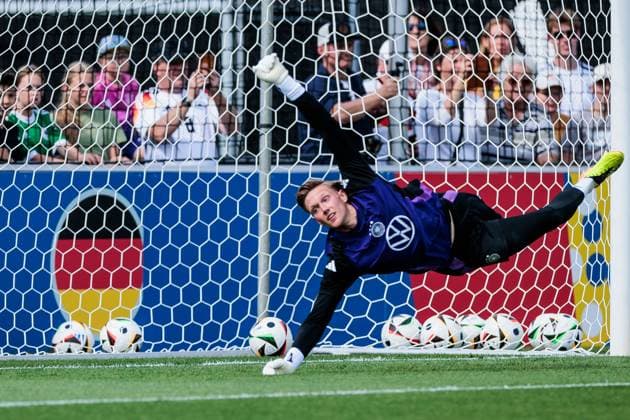 Training camp preparation UEFA EURO 2024 Germany 10 06 2024 Jan Reichert Germany jumps after a ball Training camp preparation UEFA EURO 2024 Germany Public training Adi Dassler Stadium, Herzogenaurach on 10 06 2024 Copyright: xBEAUTIFULxSPORTS Wunderlx