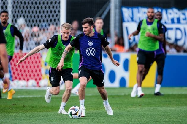 Training camp preparation UEFA EURO 2024 Germany 10 06 2024 duel Chris Führich Germany, 11 , Pascal Groß Germany, 5 Training camp preparation UEFA EURO 2024 Germany Public training Adi Dassler Stadium, Herzogenaurach on 10 06 2024 Copyright: xBEAUTIFULxSPORTS Wunderlx