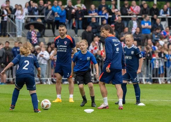 Soccer, men, season 2023 2024, European Championship 2024 in Germany, training Croatia in the Volksparkstadion in Neuruppin, Croatia played soccer after the training with young people of MSV Neuruppin, left Mateo Kovacic Croatia , right Luka Modric Croatia , 10 06 2024, Copyright: xMatthiasxKochx