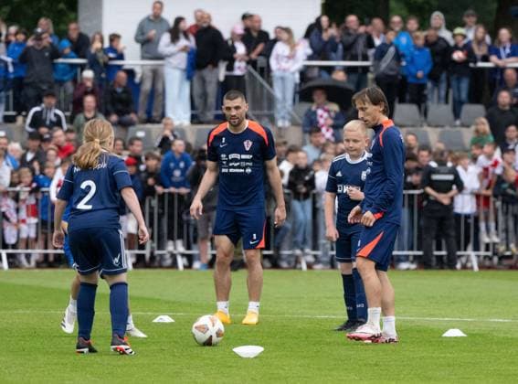 Soccer, men, season 2023 2024, European Championship 2024 in Germany, training Croatia in the Volksparkstadion in Neuruppin, Croatia played soccer after the training with young people of MSV Neuruppin, left Mateo Kovacic Croatia , right Luka Modric Croatia , 10 06 2024, Copyright: xMatthiasxKochx