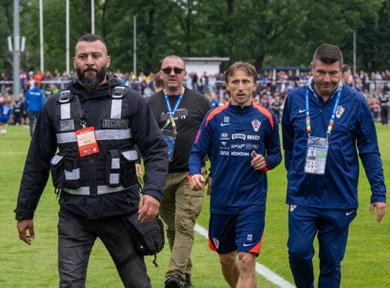 Football, Men, 2023 2024 season, European Championship 2024 in Germany, Croatia training at Volksparkstadion in Neuruppin, stewards and members of the Croatia squad protect Luka Modric Croatia from a streaker, 10 06 2024, Copyright: xMatthiasxKochx