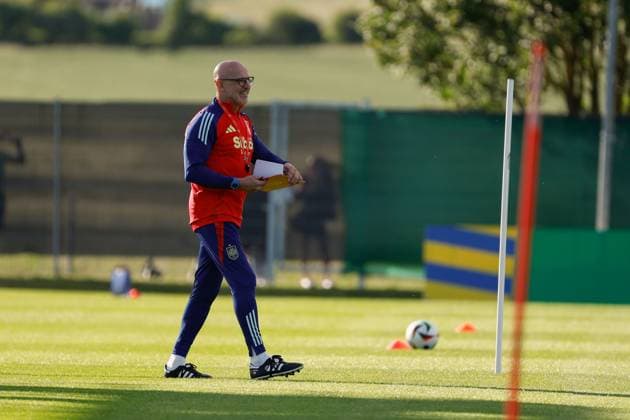 The coach of the Spanish national team, Nationalteam Luis de la Fuente directs the training at the SV Aasen Sports Center, in the town of Donaueschingen, Germany, 10 June 2024, where they establish their headquarters for the Euro 2024. Spain opens its first training session in Germany !ACHTUNG: NUR REDAKTIONELLE NUTZUNG!  Copyright: xJ.J.xGuillenx GRAF8293 20240610-55013833617_1
