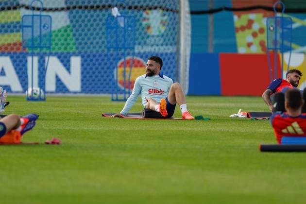 Spanish national team, Nationalteam defender Dani Carvajal (C) participates in a training session at the SV Aasen Sports Center, in the town of Donaueschingen, Germany, 10 June 2024, where they establish their headquarters for the Euro 2024. Spain opens its first training session in Germany !ACHTUNG: NUR REDAKTIONELLE NUTZUNG!  Copyright: xJ.J.xGuillenx GRAF8331 20240610-55013833666_1