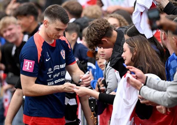 Croatia national team, Nationalteam Training Session Croatia Goalkeeper Dominik Livakovic is pictured as he signes a jersey to a fans during a training session at UEFA EURO, EM, Europameisterschaft,Fussball 2024 Croatia base camp in Neuruppin, Germany on June 10, 2024. MarkoxLukunic PIXSELL