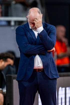 Basketball Play Offs, 2 Final for the German Championship FC Bayern Munich Basketball Alba Berlin on 10 06 2024 at BMW Park in Munich Munichs coach Pablo Laso puts his hands in front of his face Copyright: xKirchner DavidxInderliedx