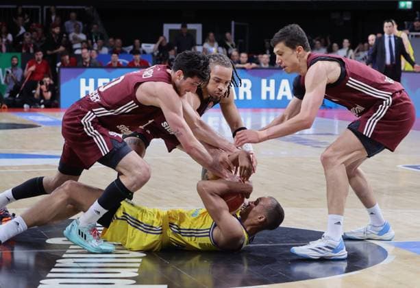 Bayerns 10 Leandro BOLMARO, Bayerns 3 Carsen EDWARDS and Bayerns 11 Vladimir LUCIC over Berlins 19 Louis OLINDE Basketball, Bayern Berlin Basketball, Bundesliga, FC Bayern Basketball Alba Berlin, playoff, final, 2 game, season 2023 2024, 10 06 2024, in Munich, Germany, B M W P A R K Source Copyright Credit Oryk HAIST xBASKETBALL-BAYERN-BERLINx