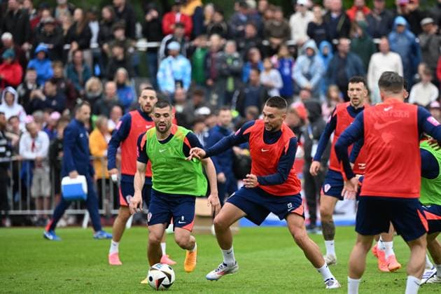 Neuruppin, Germany, 100624. Volksparkstadion. Training of the Croatian national team, Nationalteam before the 2024 European Football Championship in Germany. In the photo: Mateo Kovacic, Marko Pjaca. Photo: Ante Cizmic CROPIX Zagreb Croatia Copyright: xxAntexCizmicx trening_hrvatska1-100624
