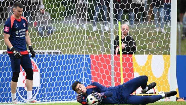 Neuruppin, Germany, 100624. Volksparkstadion. Training of the Croatian national team, Nationalteam before the 2024 European Football Championship in Germany. In the photo: Dominik Livakovic, Nediljko Labrovic. Photo: Ante Cizmic CROPIX Zagreb Croatia Copyright: xxAntexCizmicx trening_reprezentacija5-100624
