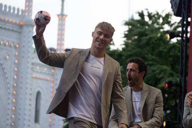 Denmark s Rasmus Hoejlund on the stage in Tivoli in Copenhagen Monday June, 10, 2024. DBU, TV2 and Tivoli send the Danish men s national football team off to the UEFA EURO, EM, Europameisterschaft,Fussball 2024 with a live show from Tivoli in Copenhagen Copenhagen Tivoli Denmark Copyright: xKristianxTuxenxLadegaardxBergx 2E6A6595