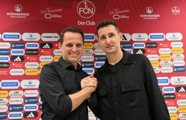 11 06 2024 1 FC Nürnberg Nuernberg FCN Club Media event Press conference Presentation of new coach Head coach xwoxzix Joti Chatzialexiou Board Sports 1 FC Nürnberg FCN Miroslav Klose Coach 1 FC Nürnberg FCN Handshake Handshake
