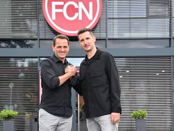 11 06 2024 1 FC Nürnberg Nuernberg FCN Club Media event Press conference Presentation of new coach Head coach xwoxzix Joti Chatzialexiou Board Sports 1 FC Nürnberg FCN Miroslav Klose Coach 1 FC Nürnberg FCN