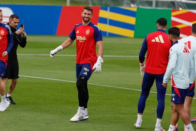 Spanish national team, Nationalteam goalkeeper Unai Simon (C) participates in a training session at the SV Aasen Sports Center, in the town of Donaueschingen, Germany, 11 June 2024. Spain will face Croatia in their Euro 2024 soccer match at Olympiastadion stadium, in Berlin, on 15 June. Spain training session in Germany !ACHTUNG: NUR REDAKTIONELLE NUTZUNG!  Copyright: xJ.J.xGuillenx GRAF8593 20240611-55013837565_1
