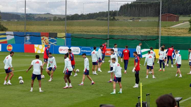Spanish national team, Nationalteam during a training session at the SV Aasen Sports Center, in the town of Donaueschingen, Germany, 11 June 2024. Spain will face Croatia in their Euro 2024 soccer match at Olympiastadion stadium, in Berlin, on 15 June. Spain training session in Germany !ACHTUNG: NUR REDAKTIONELLE NUTZUNG!  Copyright: xJ.J.xGuillenx GRAF8607 20240611-55013837599_1