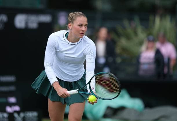 11th June 2024; Lexus Nottingham Tennis Centre, Nottingham, England; Rothesay Nottingham Open, Day 2; Marta Kostyuk serves to Daria Snigur, womens singles  ActionPlus12653451 PaulxBonser