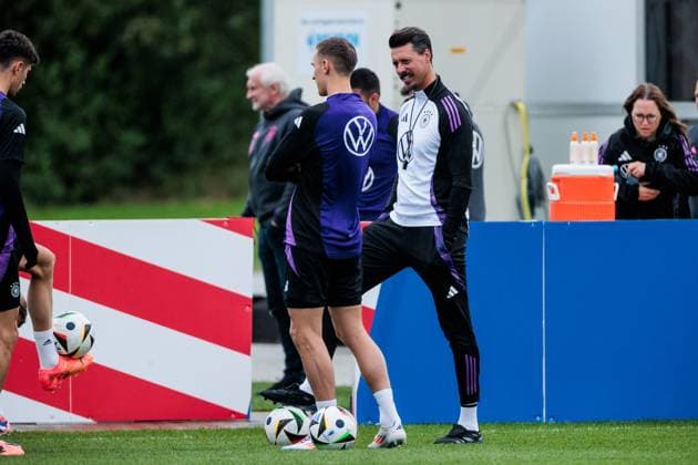 Training camp preparation UEFA EURO 2024 Germany 11 06 2024 Sandro Wagner Co Coach Germany with Nico Schlotterbeck Germany, 15 Training camp preparation UEFA EURO 2024 Germany Training HerzoBase, Herzogenaurach on 11 06 2024 Copyright: xBEAUTIFULxSPORTS Wunderlx