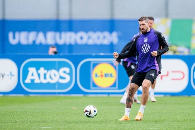 Training camp preparation UEFA EURO 2024 Germany 11 06 2024 Robert Andrich Germany, 23 on the ball Training camp preparation UEFA EURO 2024 Germany Training HerzoBase, Herzogenaurach on 11 06 2024 Copyright: xBEAUTIFULxSPORTS Wunderlx