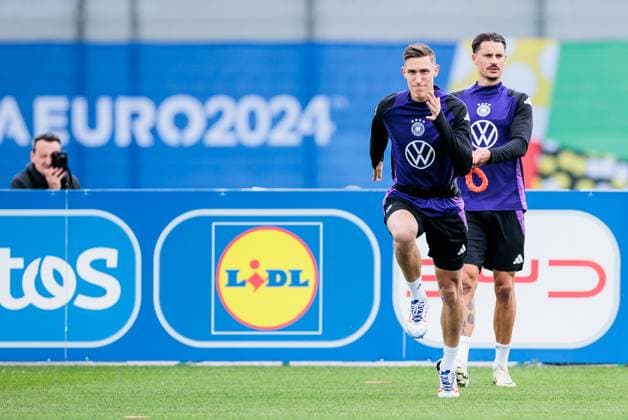 Training camp preparation UEFA EURO 2024 Germany 11 06 2024 Nico Schlotterbeck Germany, 15 and Robin Koch Germany, 24 train with weight band Training camp preparation UEFA EURO 2024 Germany Training HerzoBase, Herzogenaurach on 11 06 2024 Copyright: xBEAUTIFULxSPORTS Wunderlx