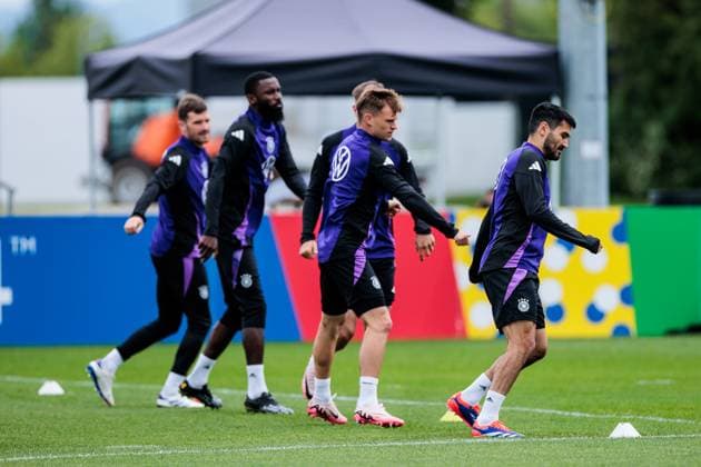 Training camp preparation UEFA EURO 2024 Germany 11 06 2024 Warm Up Joshua Kimmich Germany, 6 , Ilkay Gündogan Germany, 21 Training camp preparation UEFA EURO 2024 Germany Training HerzoBase, Herzogenaurach on 11 06 2024 Copyright: xBEAUTIFULxSPORTS Wunderlx