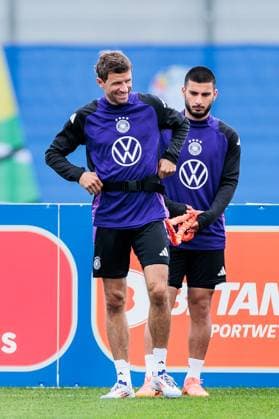 Training camp preparation UEFA EURO 2024 Germany 11 06 2024 Thomas Müller Germany, 13 and Deniz Undav Germany, 26 train with weight band Training camp preparation UEFA EURO 2024 Germany Training HerzoBase, Herzogenaurach on 11 06 2024 Copyright: xBEAUTIFULxSPORTS Wunderlx