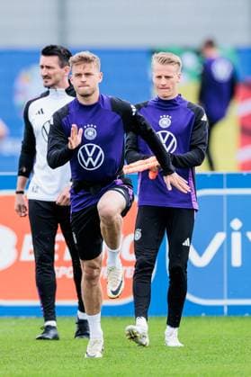 Training camp preparation UEFA EURO 2024 Germany 11 06 2024 Maximilian Mittelstädt Germany, 18 and Chris Führich Germany, 11 train with weight band Training camp preparation UEFA EURO 2024 Germany Training HerzoBase, Herzogenaurach on 11 06 2024 Copyright: xBEAUTIFULxSPORTS Wunderlx