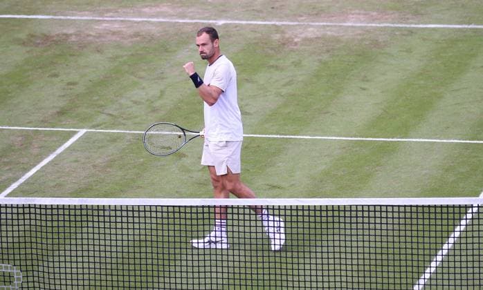 BAU 11 06 2024 Stuttgart Tennis Boss Open, Roman Safiullin cheers and clenches his fist