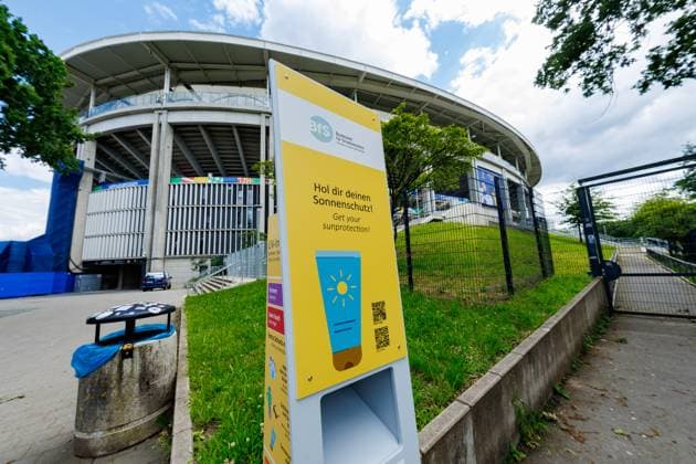Stadium Open Media Day Arena Frankfurt, 11 06 2024 Sun protection dispenser of the Federal Office for Radiation Protection behind the stadium Health skin cancer prevention Stadium Open Media Day Arena Frankfurt, 11 06 2024 Copyright: xBEAUTIFULxSPORTS Hahnex