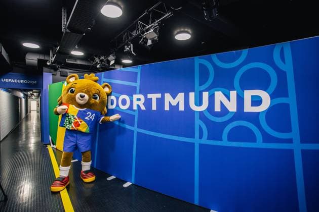 BVB Stadion Dortmund - Stadium Open Media Day: UEFA EURO, EM, Europameisterschaft,Fussball 2024 Albart, the official EURO 2024 mascot, is posing for a photo inside the BVB Stadium ahead of the UEFA EURO 2024 Germany in Dortmund, Germany, on June 11, 2024. Dortmund Germany  Copyright: xHeshamxElsherifx originalFilename:elsherif-notitle240611_npw7X.jpg