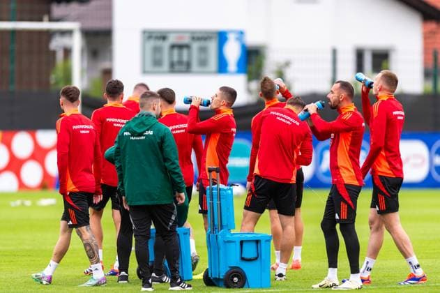 Drink break GER, Training Hungarian national team, Football, UEFA Euro 2024, 11 06 2024 GER, Training Hungarian national team, Football, UEFA Euro 2024, 11 06 2024 Weiler im Allgaeu Copyright: xEibner-Pressefoto FlorianxWolfx EP_FWF