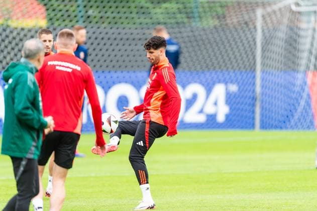 Dominik Szoboszlai 10, Hungary during warm-up GER, training Hungarian national team, football, UEFA Euro 2024, 11 06 2024 GER, training Hungarian national team, football, UEFA Euro 2024, 11 06 2024 Weiler im Allgaeu Copyright: xEibner-Pressefoto FlorianxWolfx EP_FWF