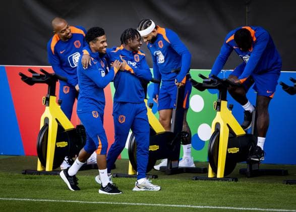 EURO 2024, Nationalteam Niederlande, Training WOLFSBURG - (l-r) Ian Maatsen and Jeremie Frimpong during a training session of the Dutch national team, Nationalteam at the AOK Stadium on June 11, 2024 in Wolfsburg, Germany. The Dutch national team is preparing for the first group match at the European Football Championship in Germany against Poland. ANP KOEN VAN WEEL UEFA EURO, EM, Europameisterschaft,Fussball 2024 Germany 2024 xVIxANPxSportx xxANPxIVx 500870361 originalFilename: 500870361.jpg
