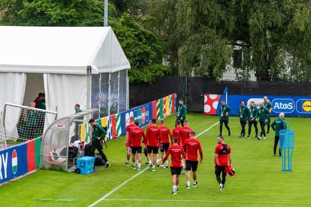 On the way to the power tent GER, Training Hungarian national team, Football, UEFA Euro 2024, 11 06 2024 GER, Training Hungarian national team, Football, UEFA Euro 2024, 11 06 2024 Weiler im Allgaeu Copyright: xEibner-Pressefoto FlorianxWolfx EP_FWF