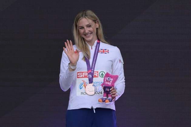 Leichtathletik, EM in Rom, Stabhochsprung der Frauen, Siegerehrung Bronze medallist, Molly Caudery of Team Great Britain poses for a photo during the medal ceremony for the Women s Pole Vault Final during the 26th edition of Rome 2024 European Athletics Championships at the Olympic Stadium in Rome, Italy - Tuesday, June 11, 2024 - Athletics  Copyright: xFabrizioxCorradetti LaPressex