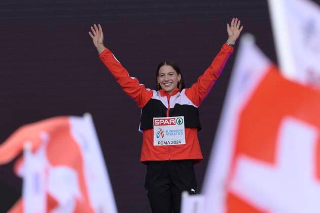 Leichtathletik, EM in Rom, Stabhochsprung der Frauen, Siegerehrung Gold medallist Switzerland s Angelica Moser celebrates during the medal ceremony for the women s pole vault during the 26th edition of Rome 2024 European Athletics Championships at the Olympic Stadium in Rome, Italy - Tuesday, June 11, 2024 - Athletics  Copyright: xFabrizioxCorradetti LaPressex