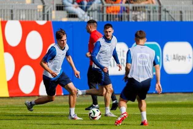 Public training, Slovakia, Mainz, 11 06 2024 Leo Sauer Slovakia 24 Matúö Bero Slovakia 21 Public training of the Slovakia national team in the Bruchweg Stadium on the Wolfgang Frank Campus, Mainz, 11 06 2024 Copyright: xBEAUTIFULxSPORTS Hahnex
