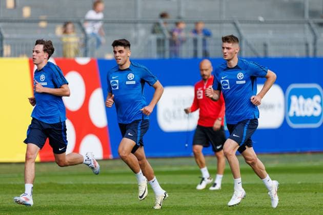 Public training, Slovakia, Mainz, 11 06 2024 Leo Sauer Slovakia 24 Adam Obert Slovakia 4 Denis Vavro Slovakia 3 Public training of the national team of Slovakia in the Bruchweg Stadium on the Wolfgang Frank Campus, Mainz, 11 06 2024 Copyright: xBEAUTIFULxSPORTS Hahnex