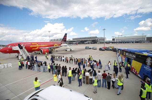 Stuttgart , Arrival Belgium , the Belgian national soccer team lands at Stuttgart airport ,