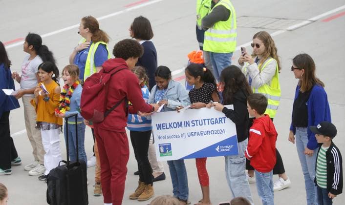 Stuttgart , Arrival Belgium , the Belgian national soccer team lands at Stuttgart airport ,