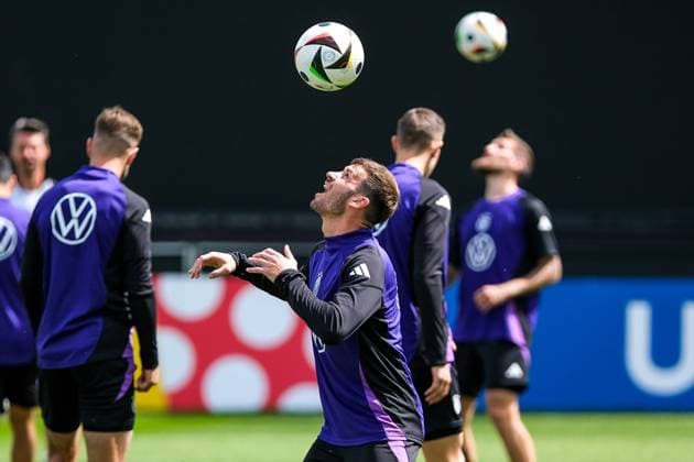 Sport Themen der Woche KW24 Sport Bilder des Tages Pascal Groß (Deutschland , 05) am Ball, GER, DFB, Training, Fussball Herren Nationalmannschaft Deutschland, UEFA Fussball Europameisterschaft 2024, Herzogenaurach 12.06.2024. GER, DFB, Training, Fussball Herren Nationalmannschaft Deutschland, UEFA Fussball Europameisterschaft 2024, Herzogenaurach 12.06.2024. Herzogenaurach *** Pascal Groß Germany , 05 on the ball, GER, DFB, Training, Football mens national team Germany, UEFA European Football Championship 2024, Herzogenaurach 12 06 2024 GER, DFB, Training, Football mens national team Germany, UEFA European Football Championship 2024, Herzogenaurach 12 06 2024 Herzogenaurach Copyright: xEibner-Pressefoto FlorianxWieganx EP_FWD