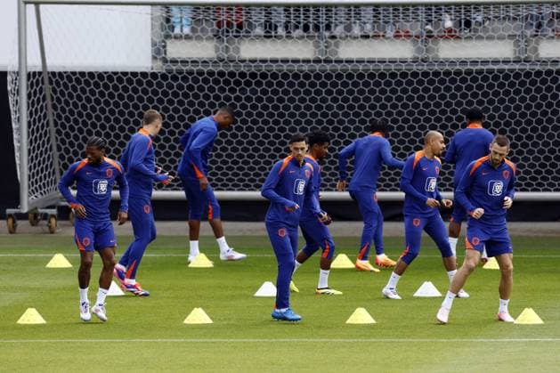 WOLFSBURG - (l-r) Georginio Wijnaldum, Tijjani Reijnders, Donyell Malen, Stefan De Vrij during a training session of the Dutch national team, Nationalteam at the AOK Stadium on June 12, 2024 in Wolfsburg, Germany. The Dutch national team is preparing for the first group match at the European Football Championship in Germany against Poland. ANP KOEN VAN WEEL UEFA EURO, EM, Europameisterschaft,Fussball 2024 Germany 2024 xVIxANPxSportx xxANPxIVx 500918204 originalFilename: 500918204_20240612.jpg