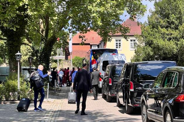 Belgium Media Activities UEFA EURO, EM, Europameisterschaft,Fussball 2024 12 06 2024 LUDWIGSBURG, GERMANY - JUNE 12 : Belgian Red Devils pictured during team arrival at the Sclosshotel Monrepos ahead of the UEFA Euro 2024 European Football Championship tournament on June 12, 2024 in Ludwigsburg, Germany, 12 06 2024 Ludwigsburg Germany  Copyright: xVincentxKalutx