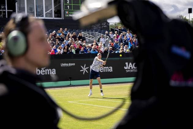 Tennis, ATP-Turnier in s Hertogenbosch ROSMALEN - Gijs Brouwer (NED) in action against Adrian Mannarino (FRA) on the fifth day of the Libema Open tennis tournament in Rosmalen. ANP SANDER KONING xVIxANPxSportx xxANPxIVx 500919459 originalFilename: 500919459_20240612.jpg