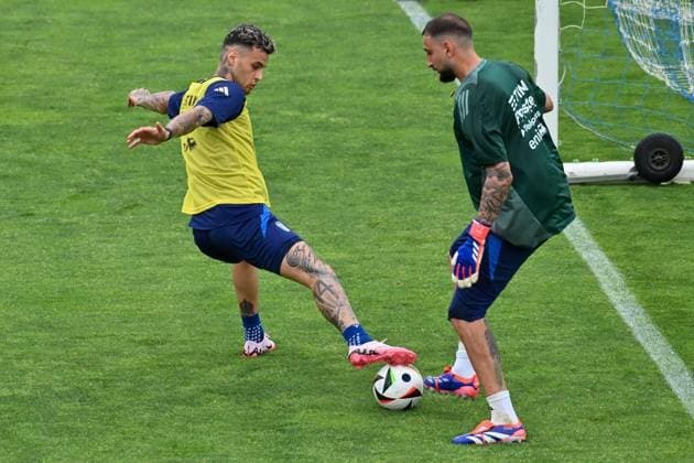 Florence, Italy: Italian player Gianluca Scamacca against Italian player Gianlugi Donnarumma during Italy training session, UEFA European Football Championship in Florence, Italy, June 08 2024 UEFA European Football Championship - Italy training session  - ZUMAp169 20240612_zsa_p169_400_20240612 Copyright: xLisaxGuglielmi IPAxSportx