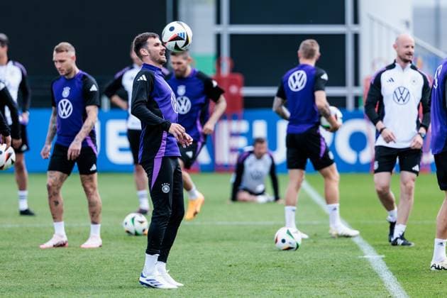 Training camp preparation UEFA EURO 2024 Germany 12 06 2024 Pascal Groß Germany, 5 holds a ball in the air Training camp preparation UEFA EURO 2024 Germany Training HerzoBase, Herzogenaurach on 12 06 2024 Copyright: xBEAUTIFULxSPORTS Wunderlx
