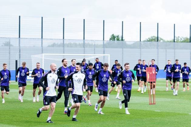 Training camp preparation UEFA EURO 2024 Germany 12 06 2024 Warm-up at the start of training Training camp preparation UEFA EURO 2024 Germany Training HerzoBase, Herzogenaurach on 12 06 2024 Copyright: xBEAUTIFULxSPORTS Wunderlx